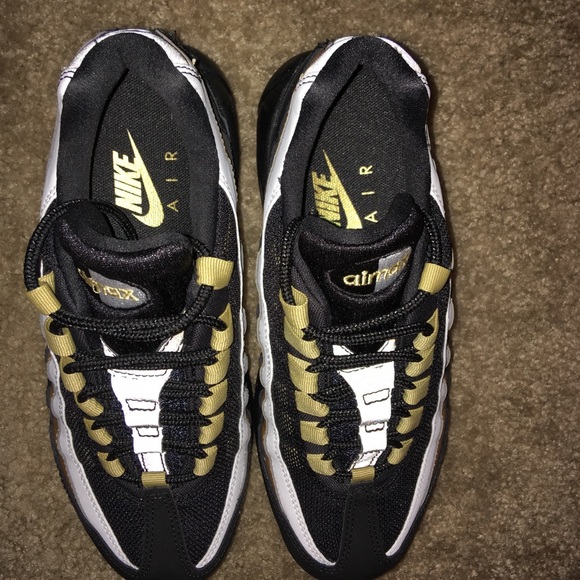 Last 2 Nike Air Max 95 OG Black Metallic Gold - Picture 6 of 8